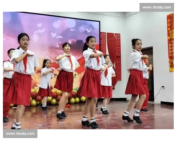 小学队列队形比赛精彩瞬间展示 共同感受学生们的活力与默契 小学队列队形比赛精彩瞬间展示 共同感受学生们的活力与默契